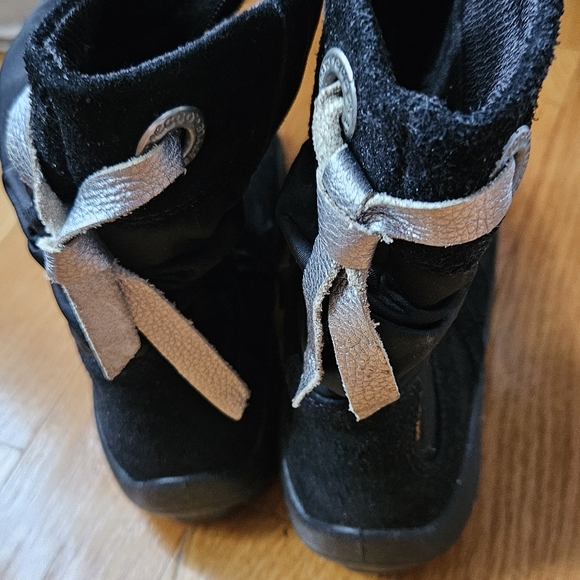 Boots - Picture 4 of 5